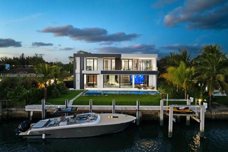 493 Holiday Dr