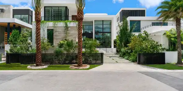 1045 N Venetian Dr