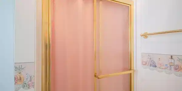 Image 3: Bathroom