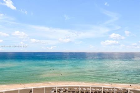 16001 Collins Ave