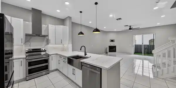 835 NE 17th