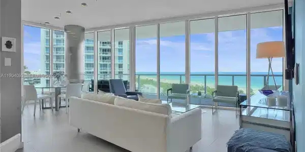 100 S Pointe Dr