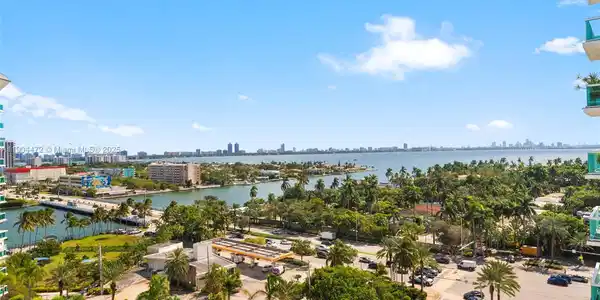 7900 Harbor Island Dr