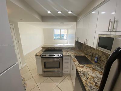 2899 Collins Ave