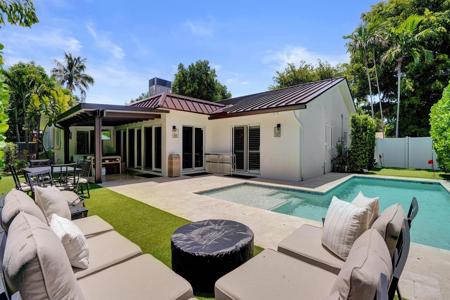 2749 NE 35th