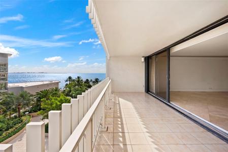 3 Grove Isle Dr
