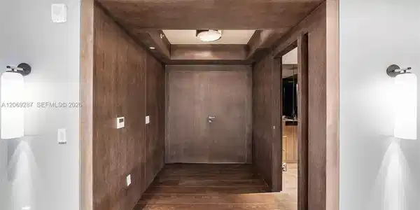 Image 3: An elegant private elevator foyer provides a discreet and impressive arrival directly into the resid
