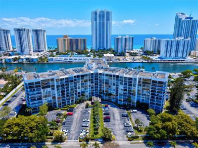1000 Parkview Dr
