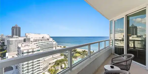 4401 Collins Ave