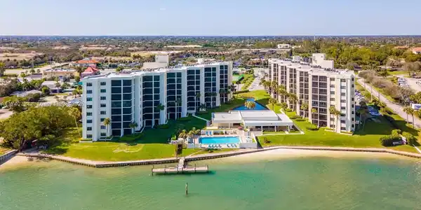 19800 Sandpointe Bay Dr