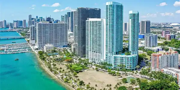 1900 N Bayshore Dr