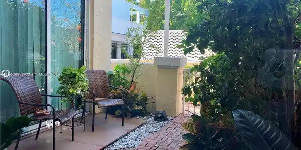 9172 Collins Ave