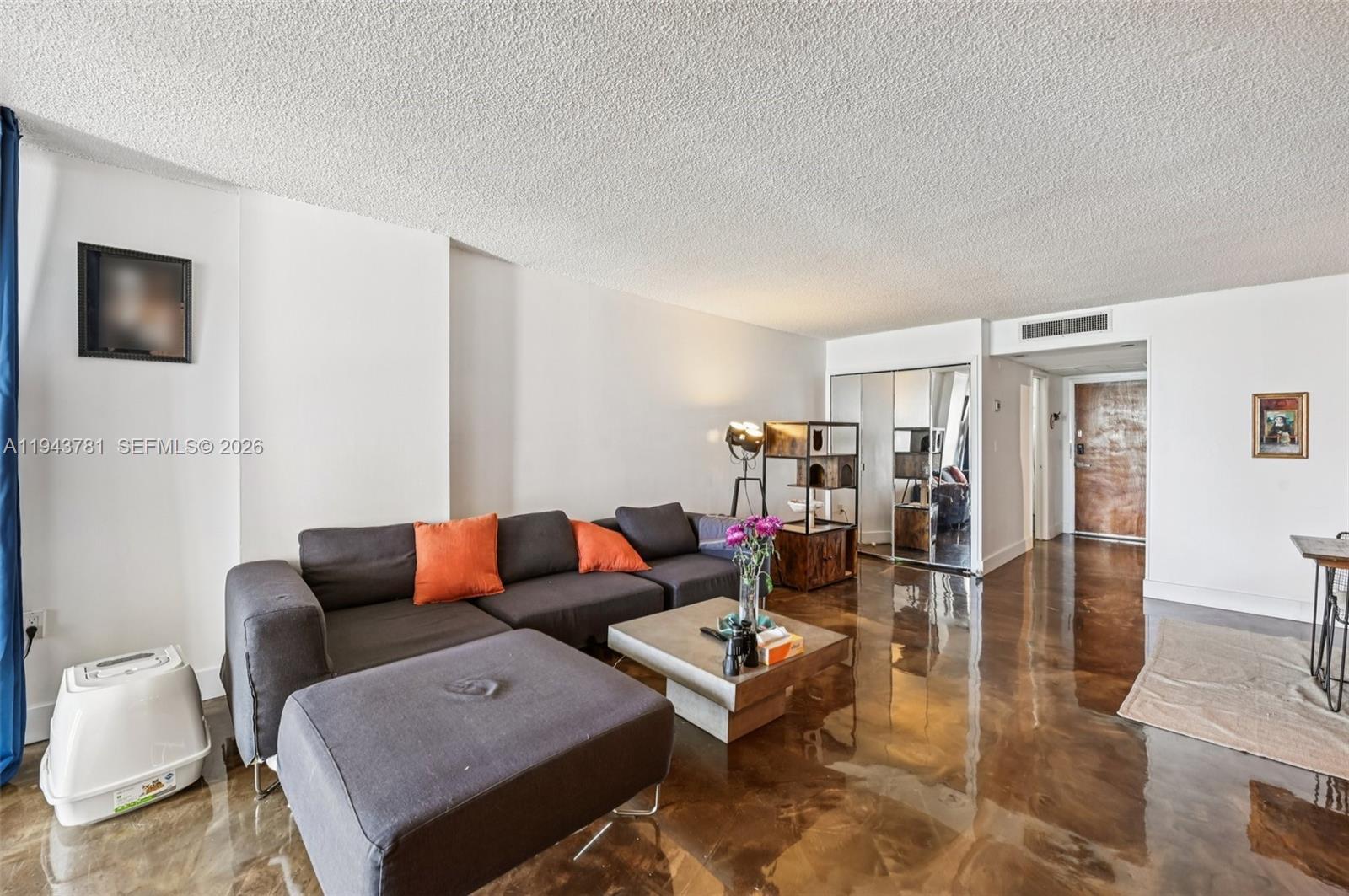Image 2: Living room