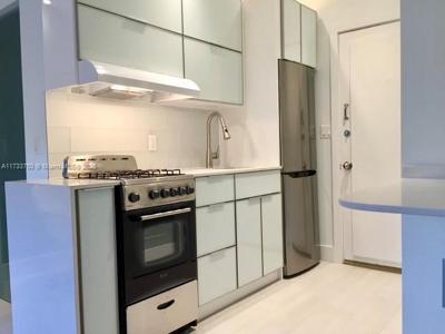 255 W 24th St