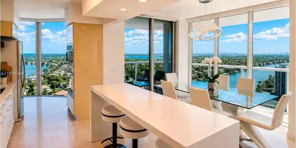 4775 Collins Ave