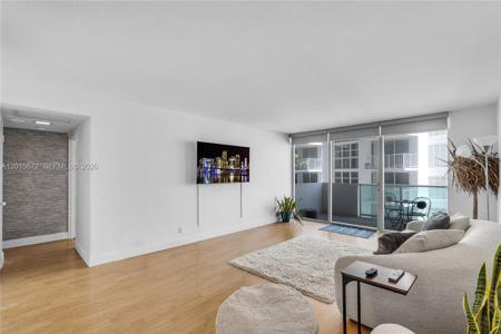 1200 West Ave