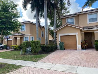 1030 NE 42nd Ave