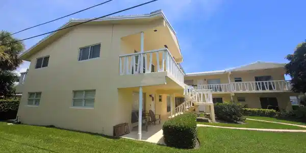 2755 NE 28th