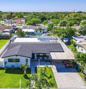 9830 Bahama Dr