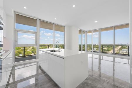 220 Lake Shore