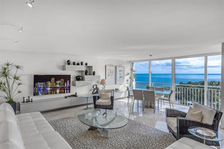 607 Ocean Dr