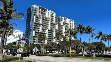 2201 Collins Ave