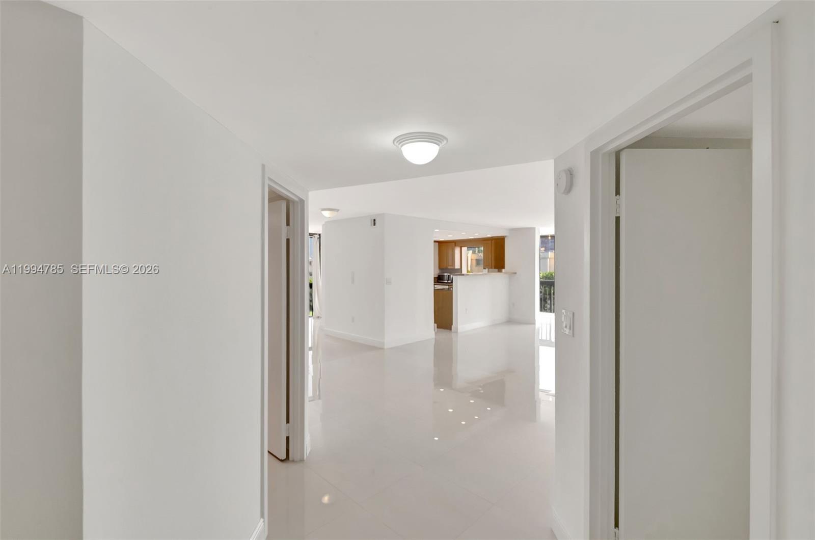 Image 4: entrance looking towards the kitchen