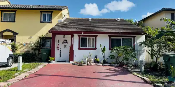 1097 SE 12th Ter