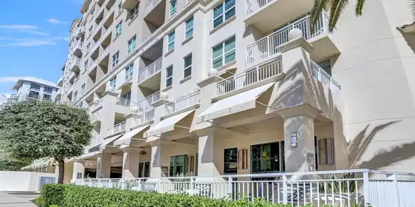 99 SE Mizner Blvd