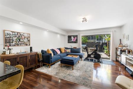 3218 W Trade Ave