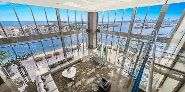 800 S Pointe Dr