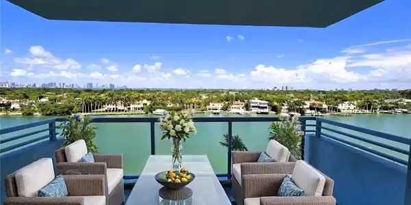 5600 Collins Ave