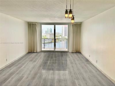 427 Golden Isles Dr