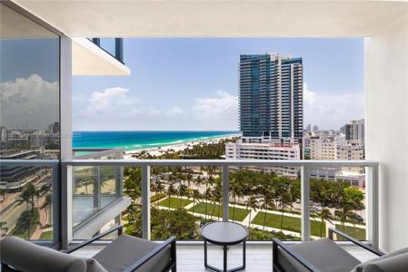 2201 Collins Ave