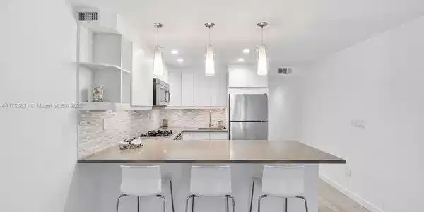 405 N Hibiscus Dr