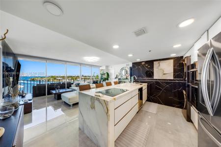 7601 E Treasure Dr