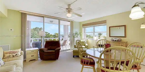 15 S Golfview Rd
