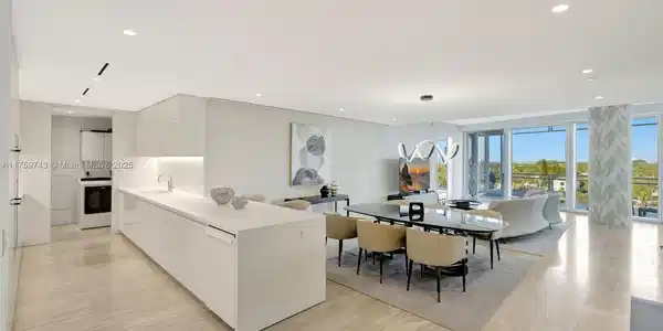 9001 Collins Ave