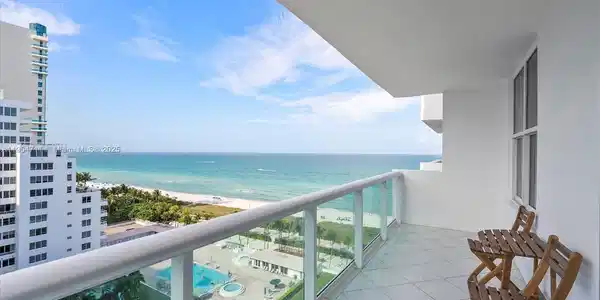 5001 Collins Ave