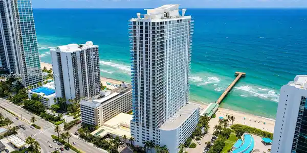 16699 Collins Ave