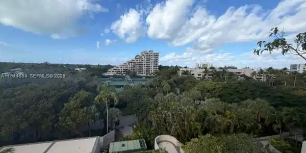 201 Crandon Blvd
