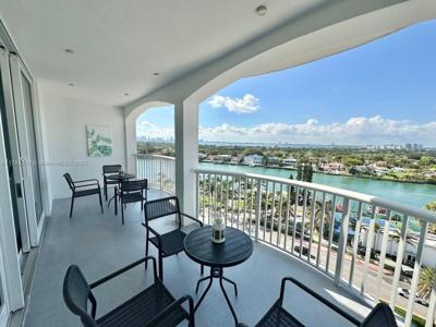 5401 Collins Ave
