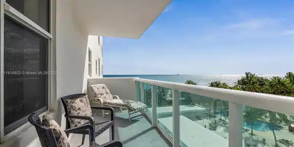 5001 Collins Ave