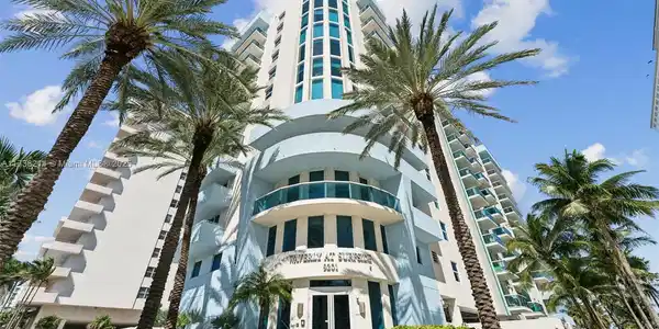 9201 Collins Ave