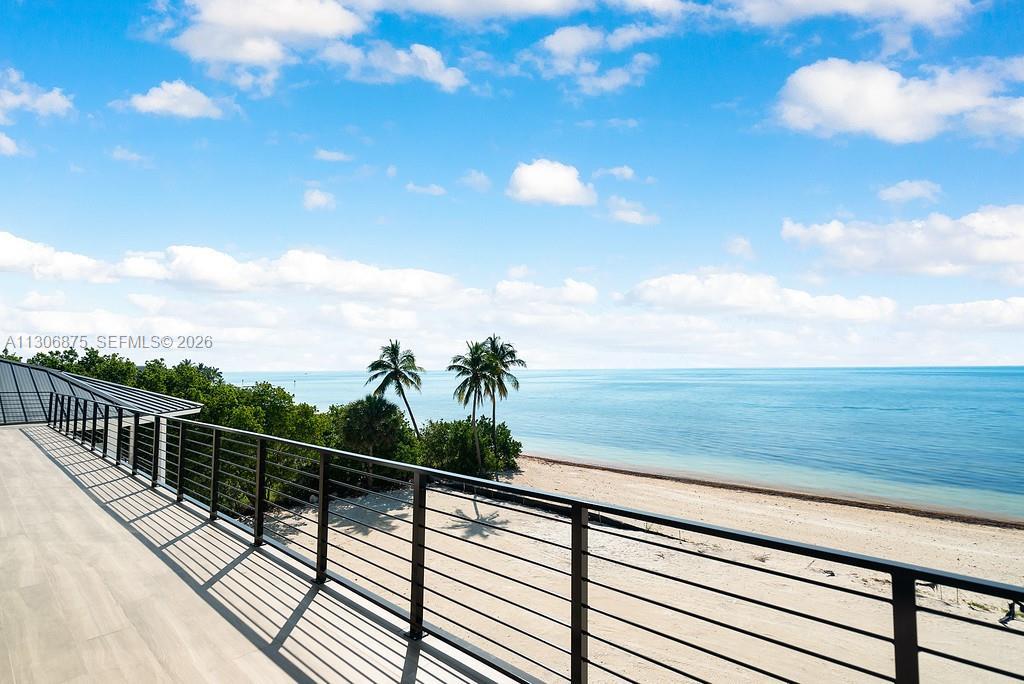 Image 3: 3rd Floor View