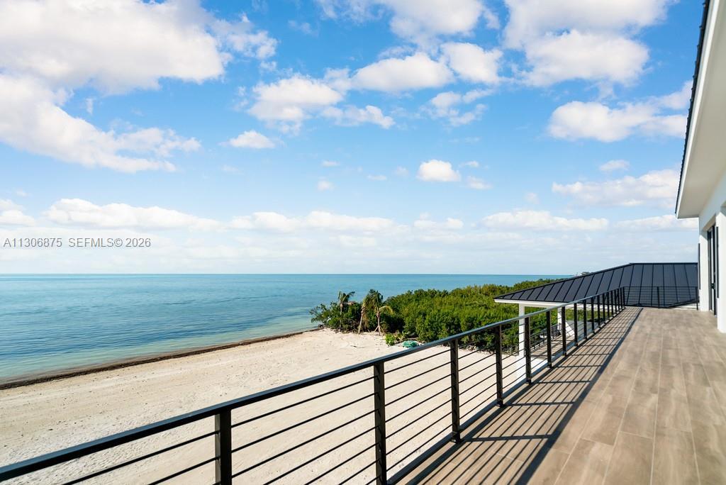 Image 4: 3rd Floor View