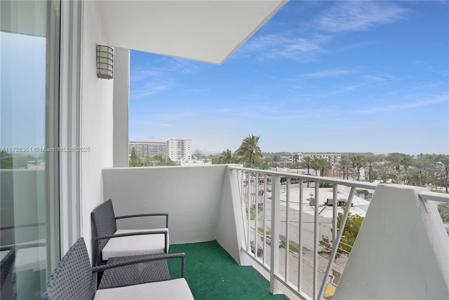 7133 Bay Dr