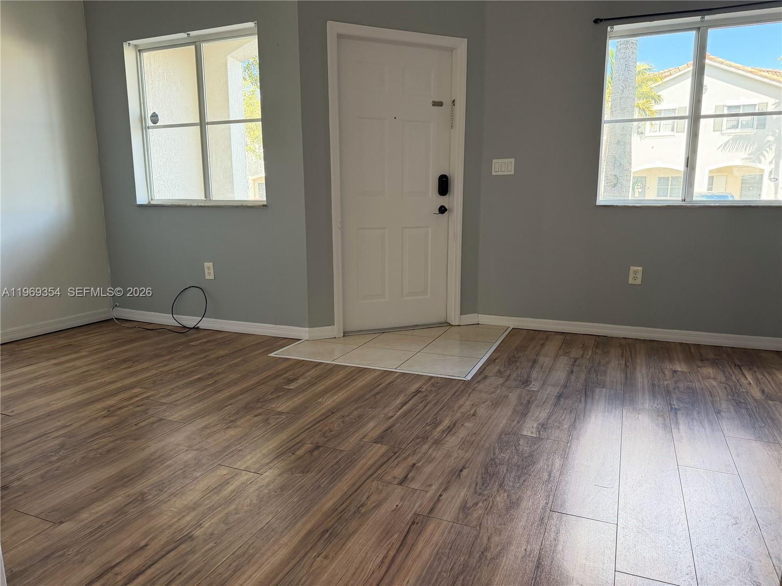 Image 2: Living/Dining