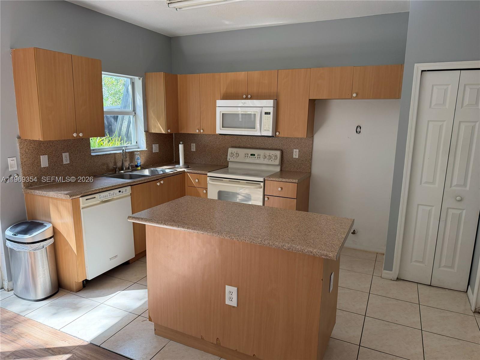 Image 3: Kitchen