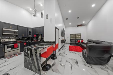 3245 NE 11 Dr